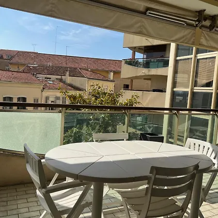 Center 2, By Welcome To * Cannes