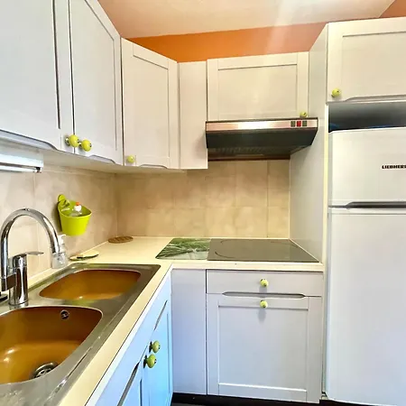 Center 2, By Welcome To Apartamento