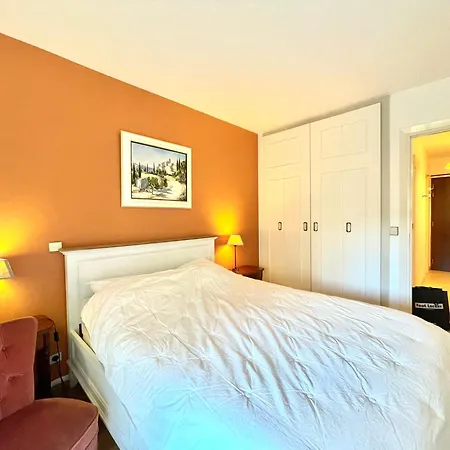 Center 2, By Welcome To * Cannes