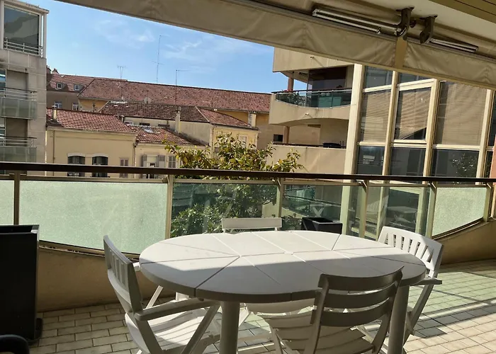 Center 2, By Welcome To * Cannes