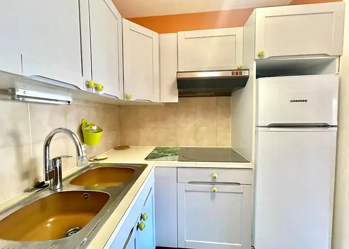 Center 2, By Welcome To Apartman