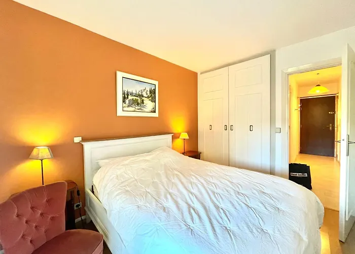 Center 2, By Welcome To * Cannes